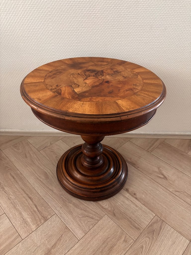 Antieke ronde bijzettafel van hout met ingelegd blad., Ophalen
