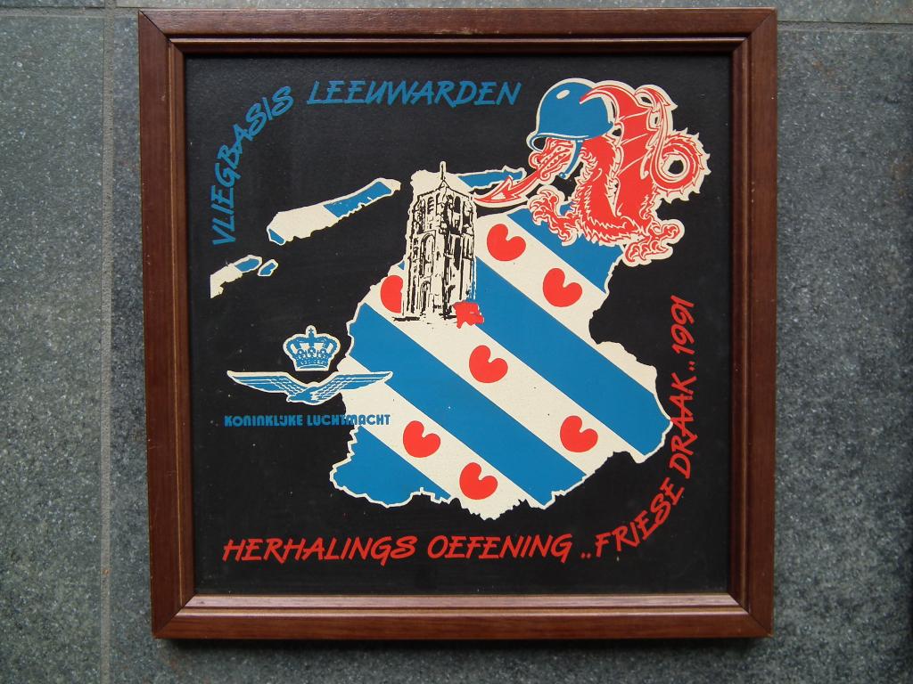 LEEUWARDEN KLu VLIEGBASIS F-16 FRIESE DRAAK 1991 luchtmacht, Ophalen of Verzenden, Zo goed als nieuw, Overige typen