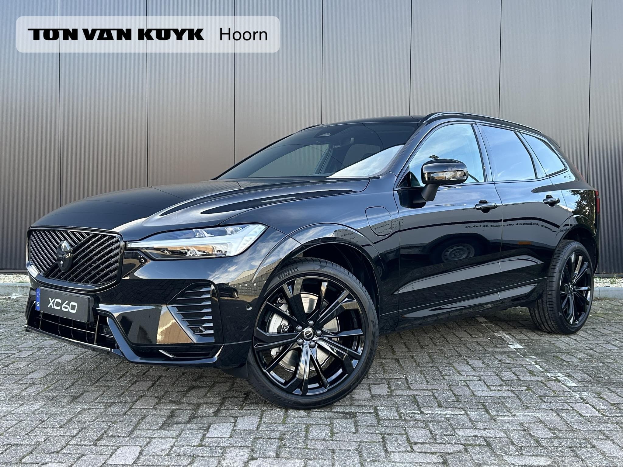 Volvo XC60 2.0 T6 Plug-in hybrid AWD Plus Black Edition Pano