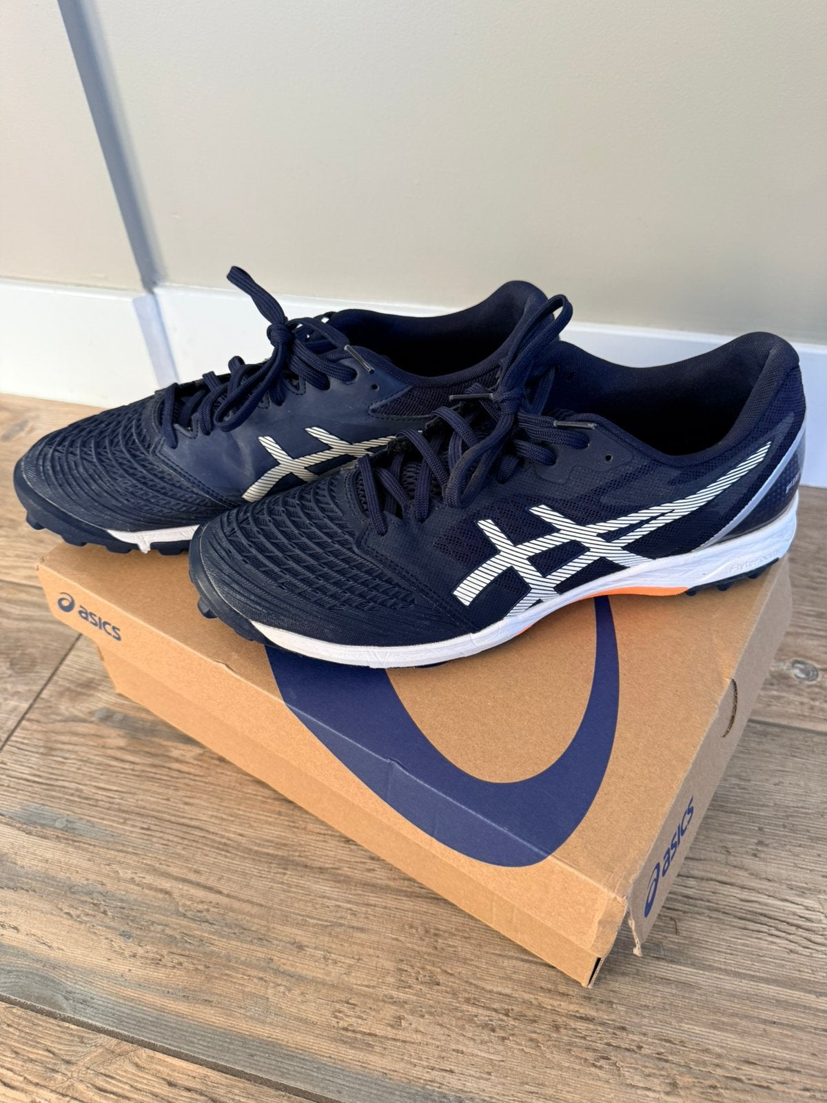 Kunstgrasschoenen hockeyschoen 1/2 seizoen oud, Sport en Fitness, Hockey, Ophalen of Verzenden, Zo goed als nieuw, Schoenen