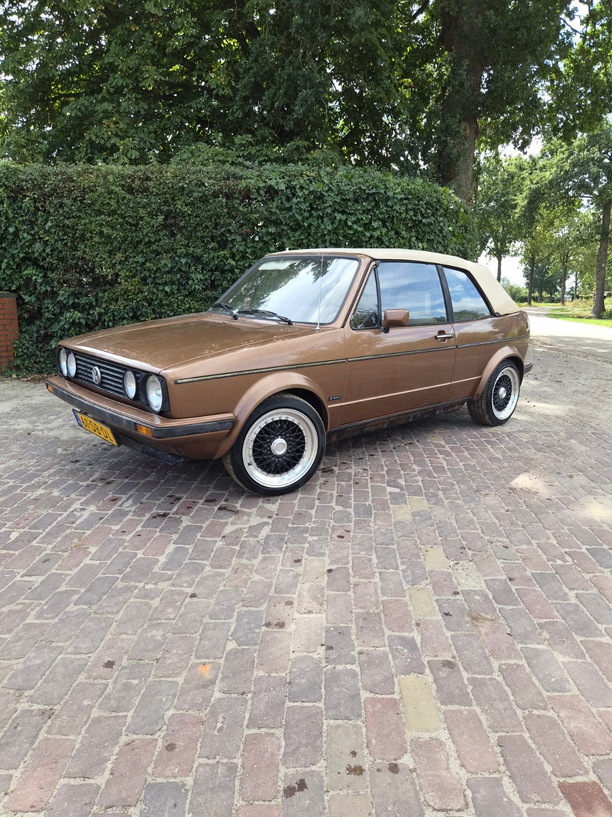 Volkswagen Golf 1, bouwjaar 1982 cabrio, barnfind nieuw apk, Auto's, Stof, Beige, 4 cilinders, 1200 kg