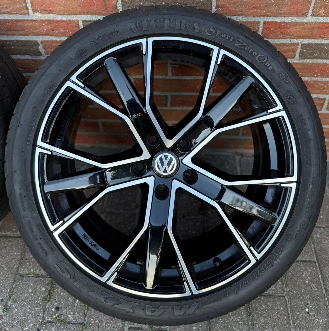 ✅ 20” VW Transporter Gunner Velgen + Zomerbanden 275/35 R20, Auto-onderdelen, Banden en Velgen, Banden en Velgen, Zomerbanden