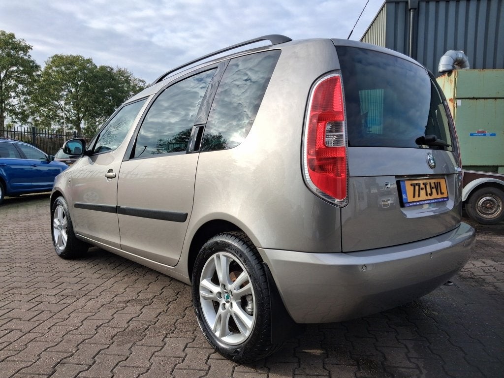 Skoda Roomster 1.4-16V 119.000Km Nap/Panoramadak/Leer, Auto's, Dealer onderhouden, Gebruikt, Zwart, 4 cilinders