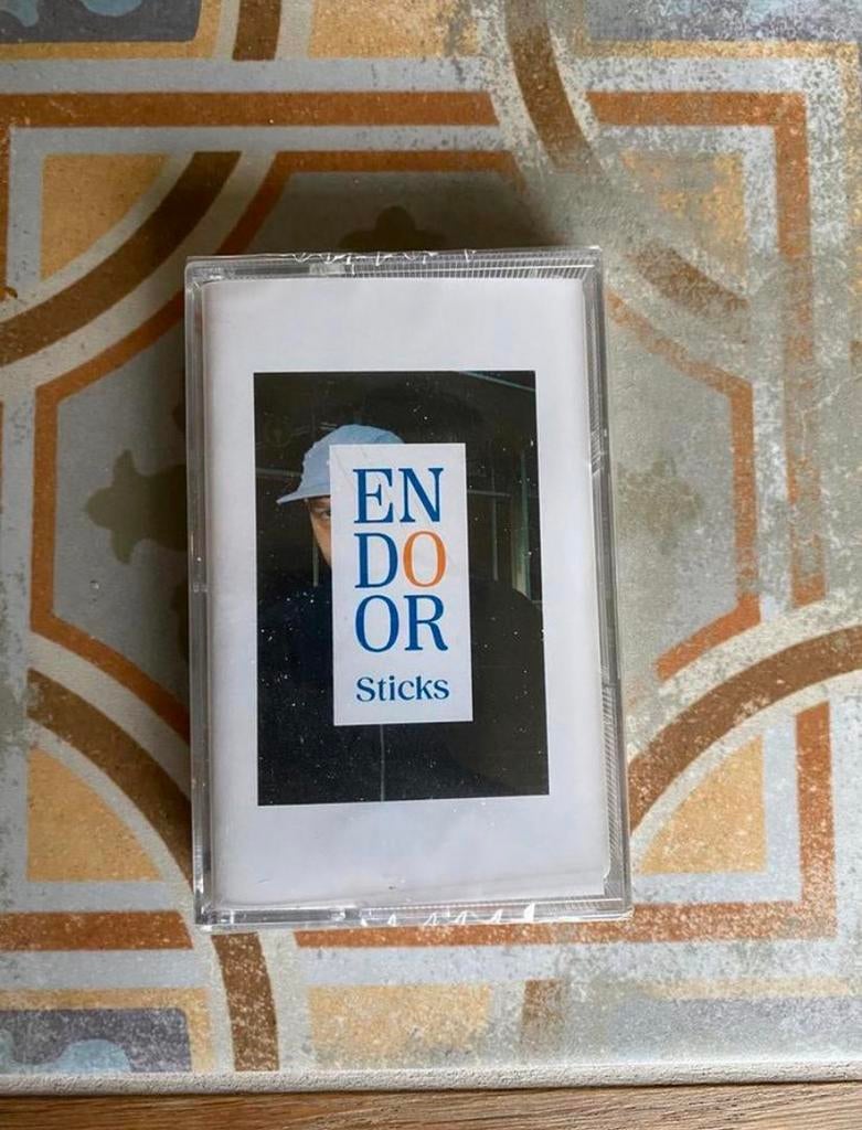 Sticks - En door - cassetteband, Cd's en Dvd's, Vinyl | Hiphop en Rap, Ophalen of Verzenden, 2000 tot heden, Zo goed als nieuw