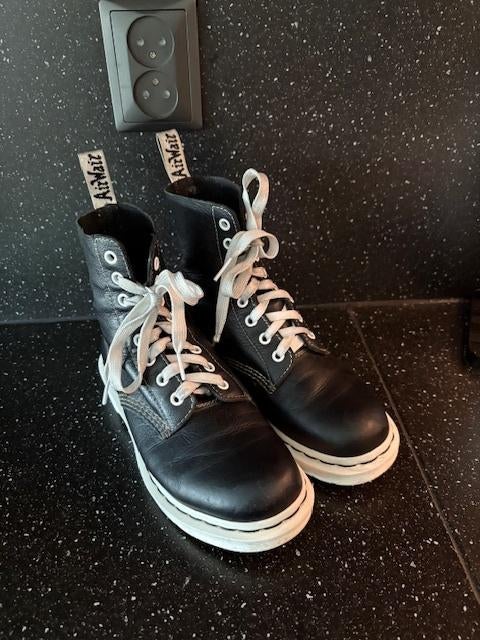 dr martens maat 38. niet veel gedragen., Kleding | Dames, Schoenen, Schoenen met lage hakken, Zwart, Dr martens, Ophalen of Verzenden