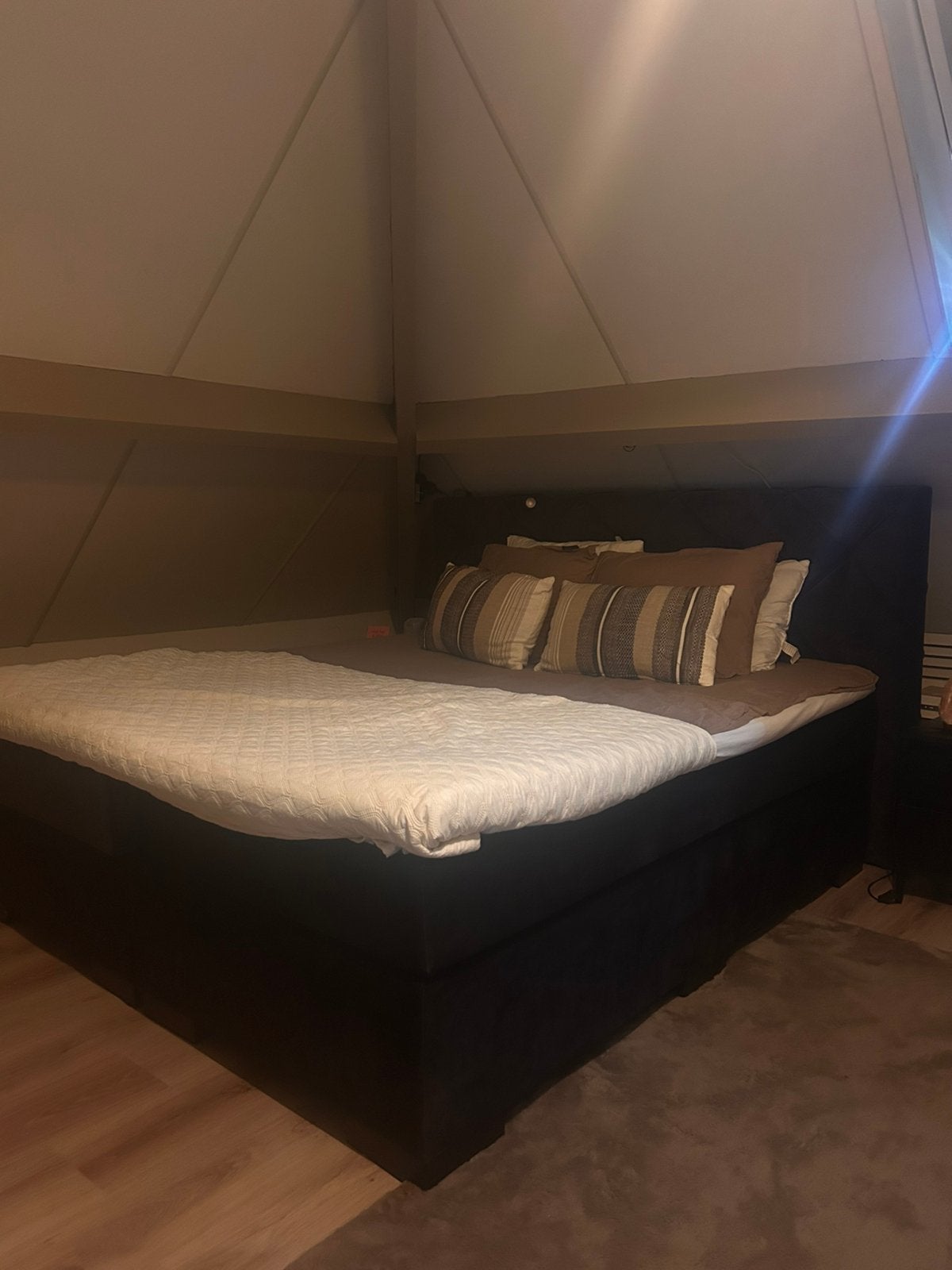 Boxspring 180 x 200 cm moet weg, Ophalen of Verzenden, Zo goed als nieuw, Tweepersoons, 180 cm
