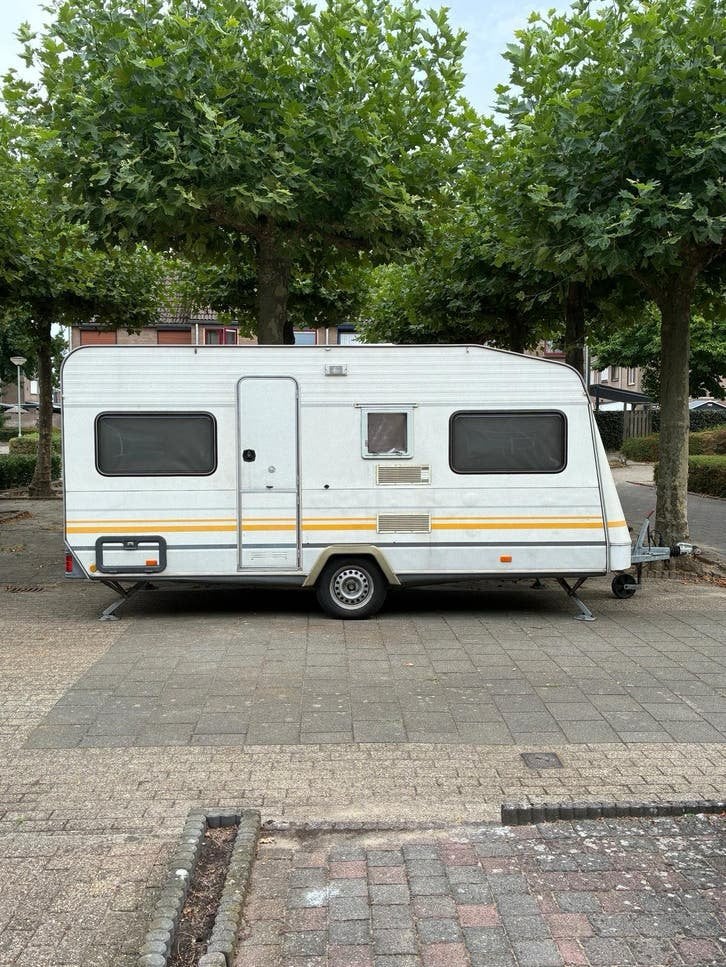 Te koop, Knaus Südwind uit 1993, Caravans en Kamperen, Hefbed, Rondzit, Kachel, 750 - 1000 kg