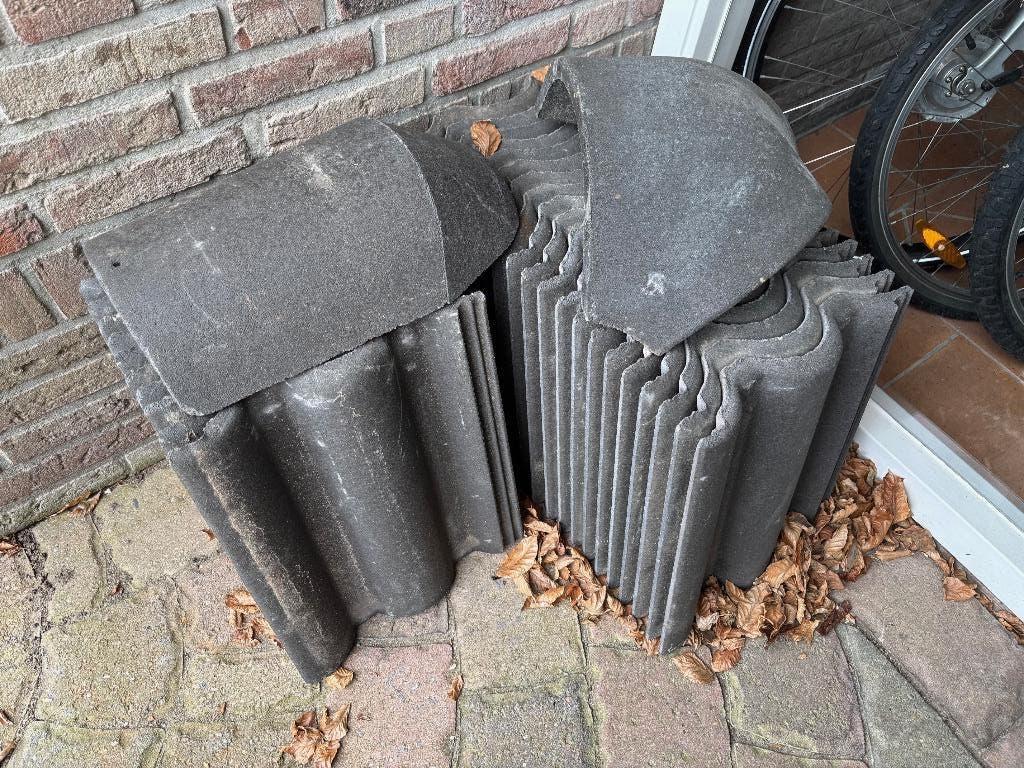 Reserve set RBB NEROMA dakpannen en verschillende nokvorsten, Doe-het-zelf en Verbouw, Dakpannen en Dakbedekking, Ophalen, Steen of Klei