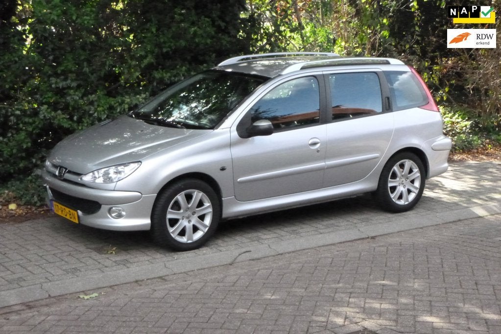 Peugeot 206 SW 1.6-16V Griffe AUT. VOL LEER NWE APK, Gebruikt, 4 cilinders, 49 €/maand, Automatische klimaatregeling