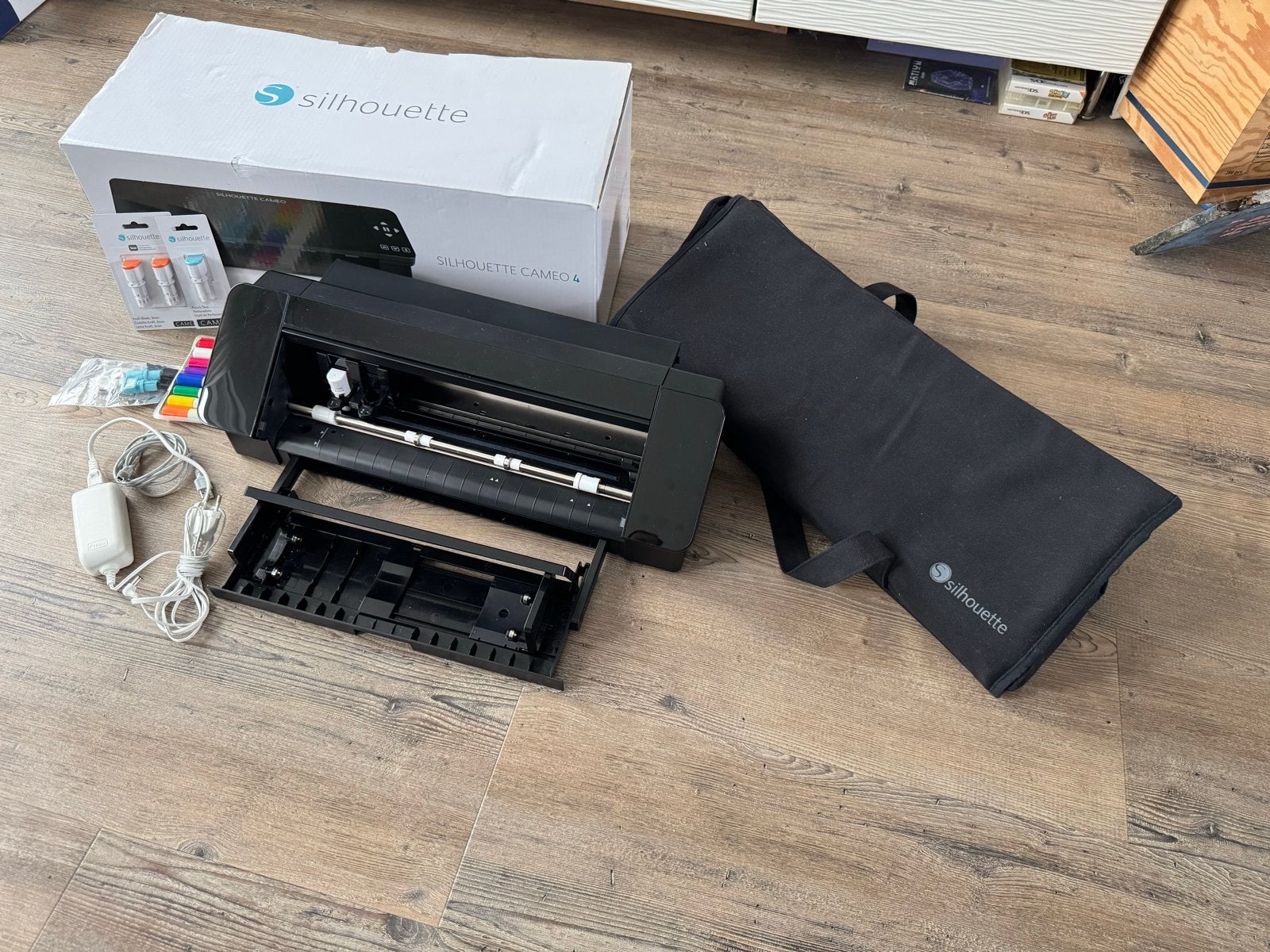 Silhouette Cameo 4 Zwart, Hobby en Vrije tijd, Gebruikt, Silhouette, Machine, Elektrisch