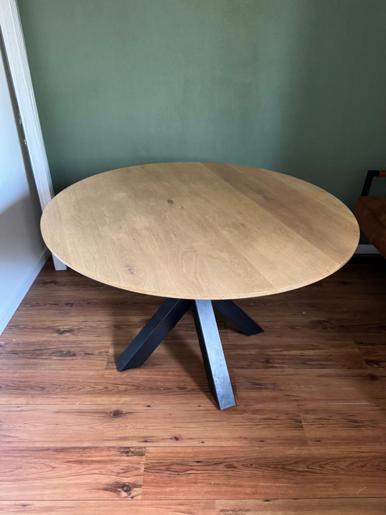 Massief houte grote ronde tafel, Huis en Inrichting, Tafels | Eettafels, Ophalen of Verzenden, Rond, 100 tot 150 cm