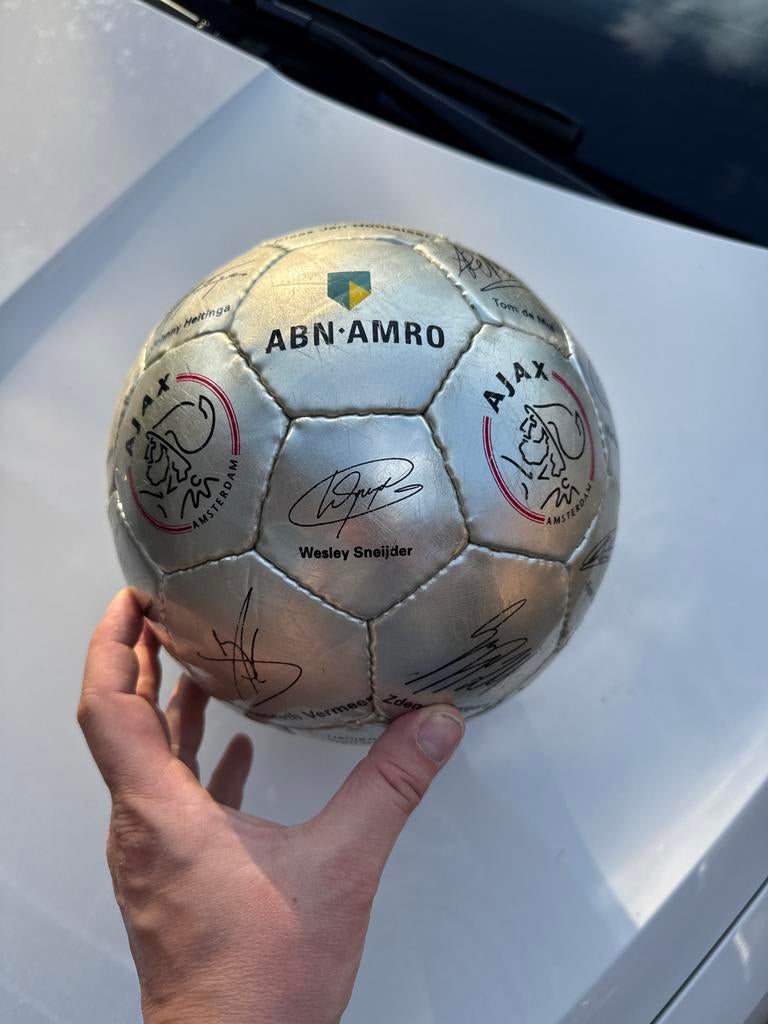 Ajax bal 2006-2007 gesigneerd door Wesley Sneijder e.a., Ophalen, Gebruikt, Bal