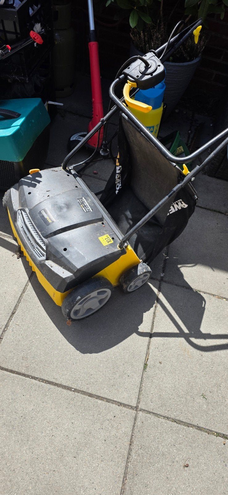 Powerplus elektrische verticuteermachine met opvangzak, Ophalen, Gebruikt, Elektrische grasmaaier, Opvangzak