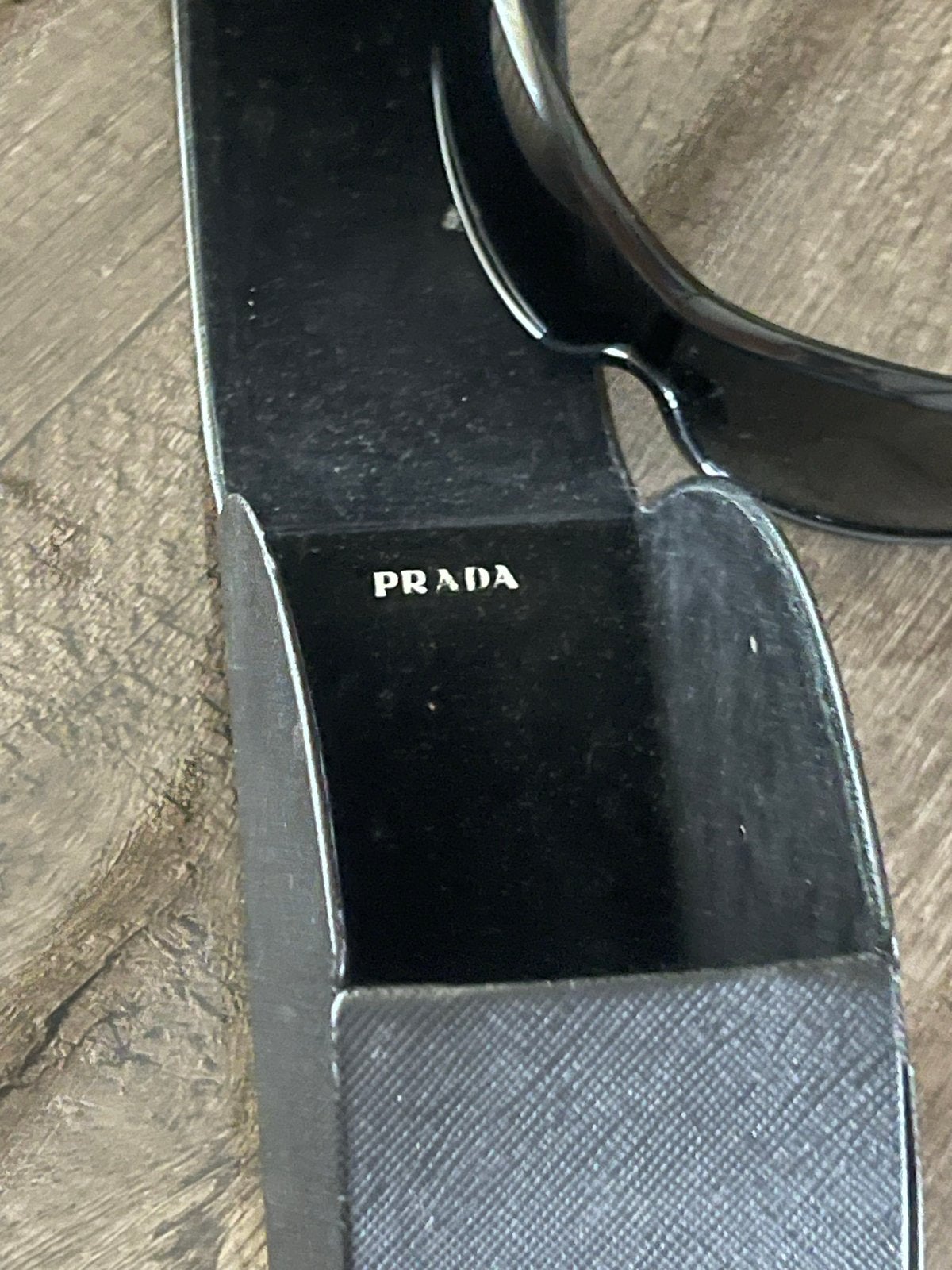 Prada Zonnebril met etui - Zo goed als nieuw, Zonnebril, Prada, Zwart, Ophalen of Verzenden