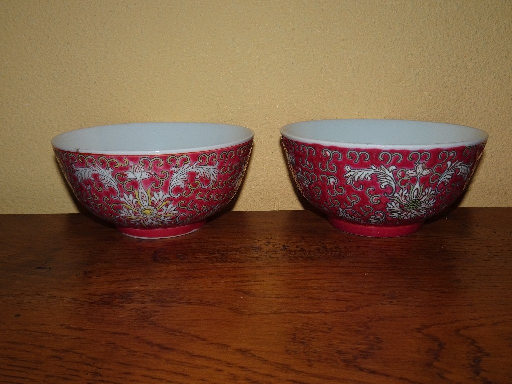2 Rode Chinese soep/rijstkommen met aardbeienhuid, Huis en Inrichting, Ophalen of Verzenden, Zo goed als nieuw, Kom(men), Overige stijlen