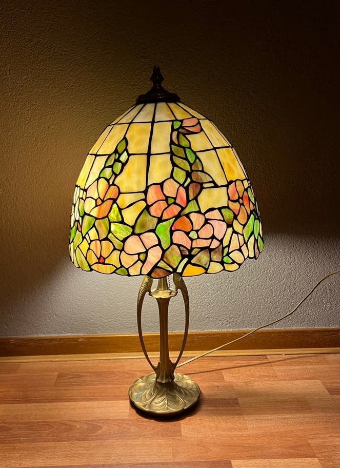 Tiffany Grote Tafellamp met een charmant vogels op de voet, Ophalen, Tiffany lamp, Overige stijlen, E27 (groot)