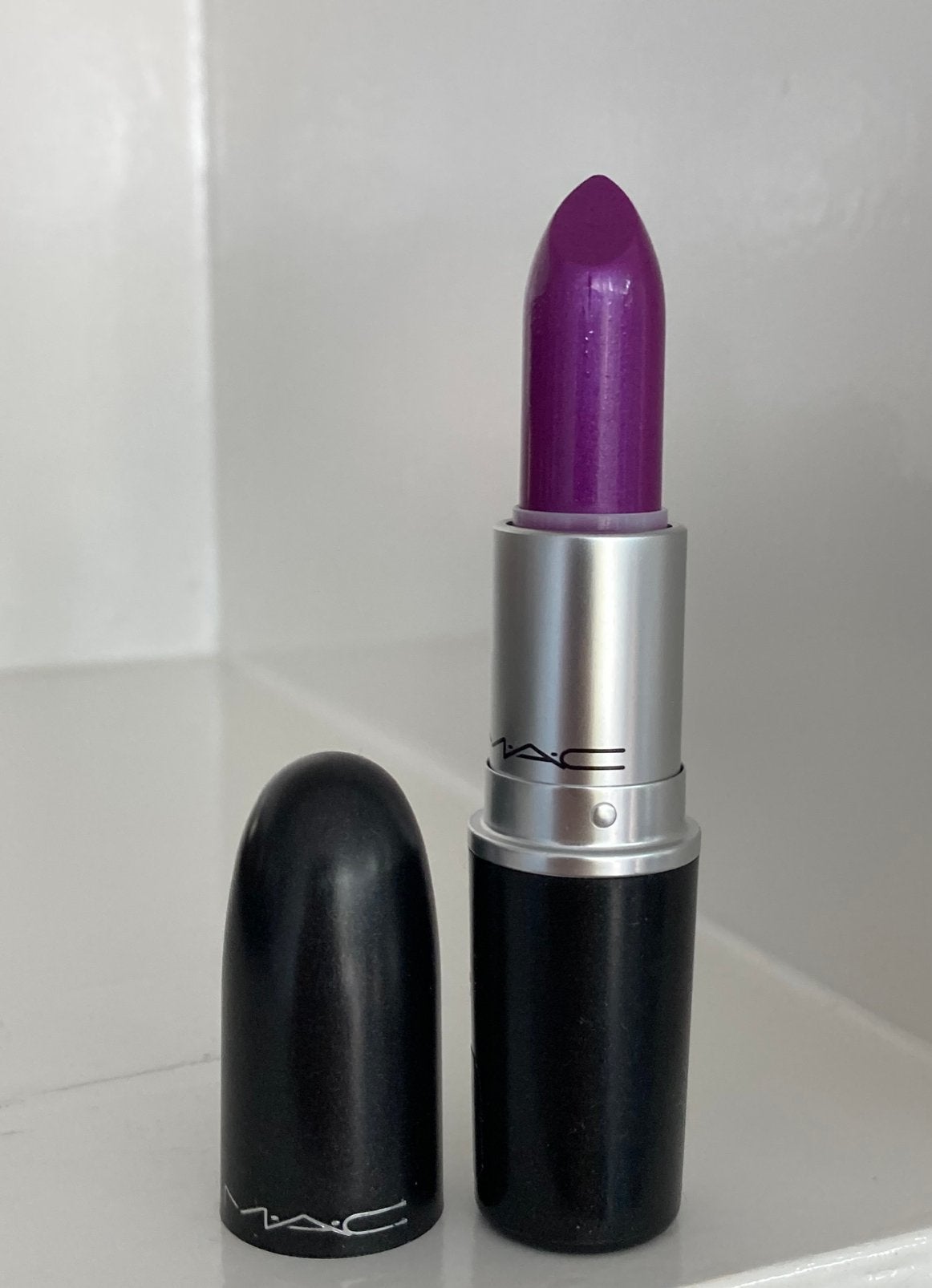 MAC Amplified Creme Lipstick ‘Violetta’ NIEUW!!!, Lippen, Verzenden, Paars, Nieuw