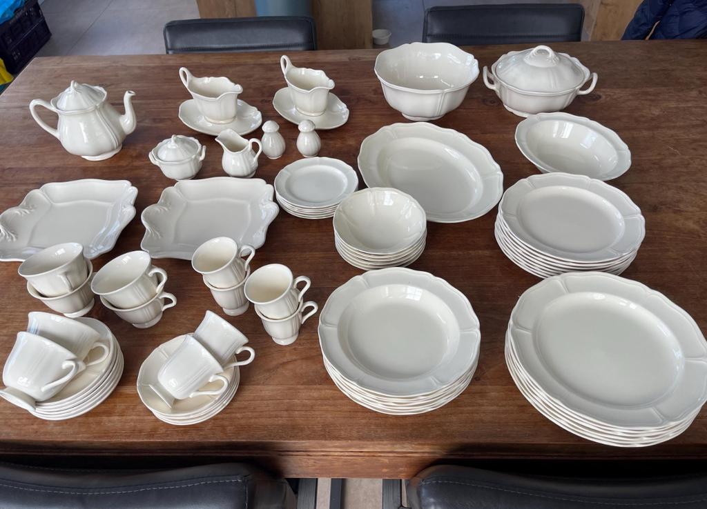 Wedgwood Queen's Plain servies compleet, Huis en Inrichting, Ophalen of Verzenden, Zo goed als nieuw, Aardewerk, Wedgwood