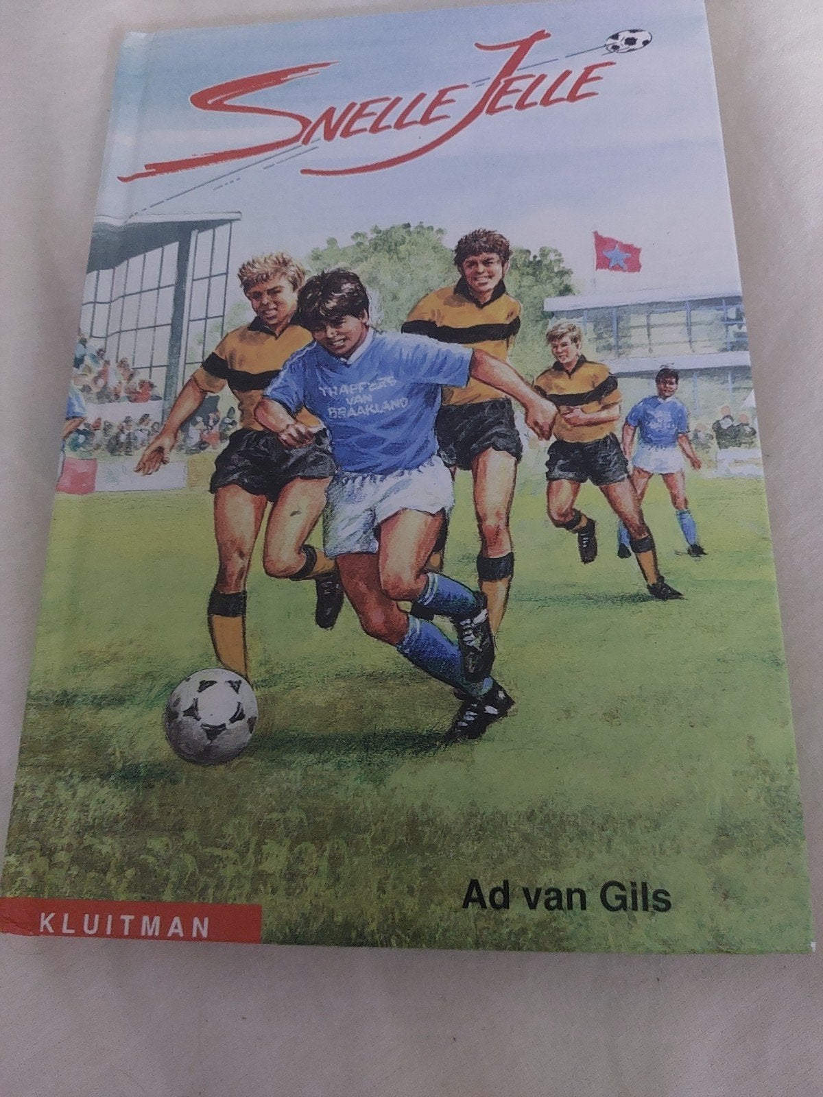 Snelle Jelle - Voetbalboek van Ad van Gils, Ophalen of Verzenden, Gelezen, Ad van Gils, Fictie algemeen