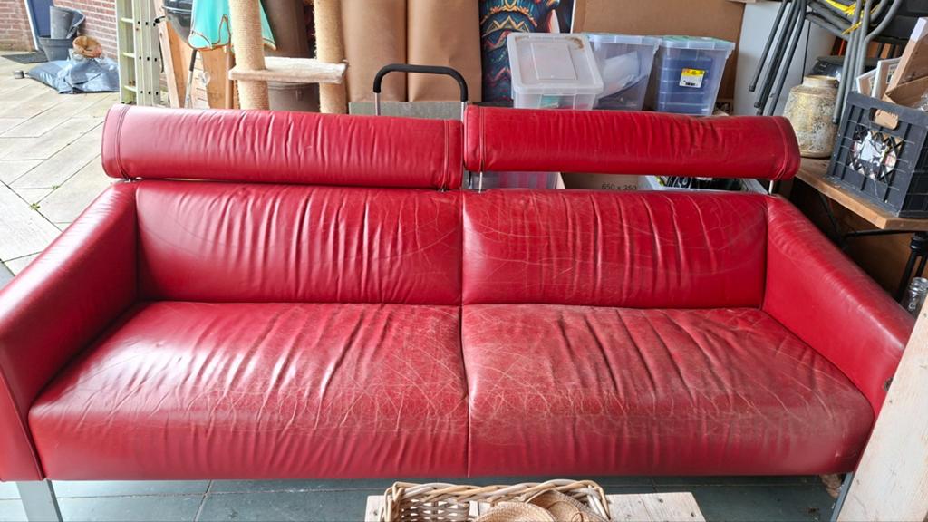 Comfortabele rode Leolux Patachou bank, Huis en Inrichting, Banken | Bankstellen, Gebruikt, Driepersoons, Ophalen of Verzenden