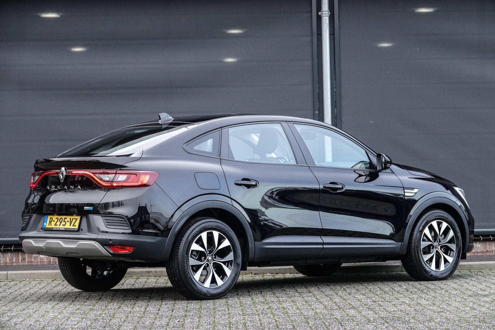 Renault Arkana 1.6 E-Tech Hybrid 145 Zen | Achteruitrijcamer, Auto's, Arkana, Stof, Gebruikt, Zwart