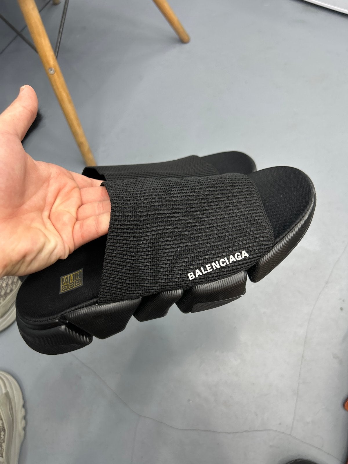 Balenciaga Slippers Maat 43 en 44, Kleding | Heren, Ophalen of Verzenden, Nieuw, Zwart, Slippers