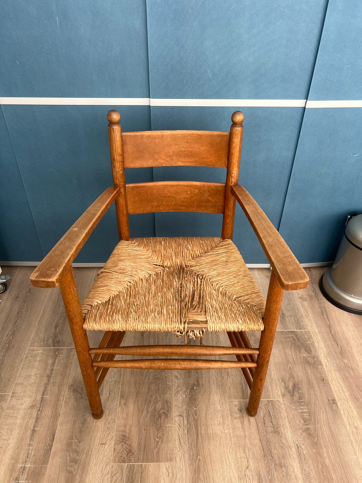 Antieke houten eetkamerstoel met biezen zitting, Ophalen