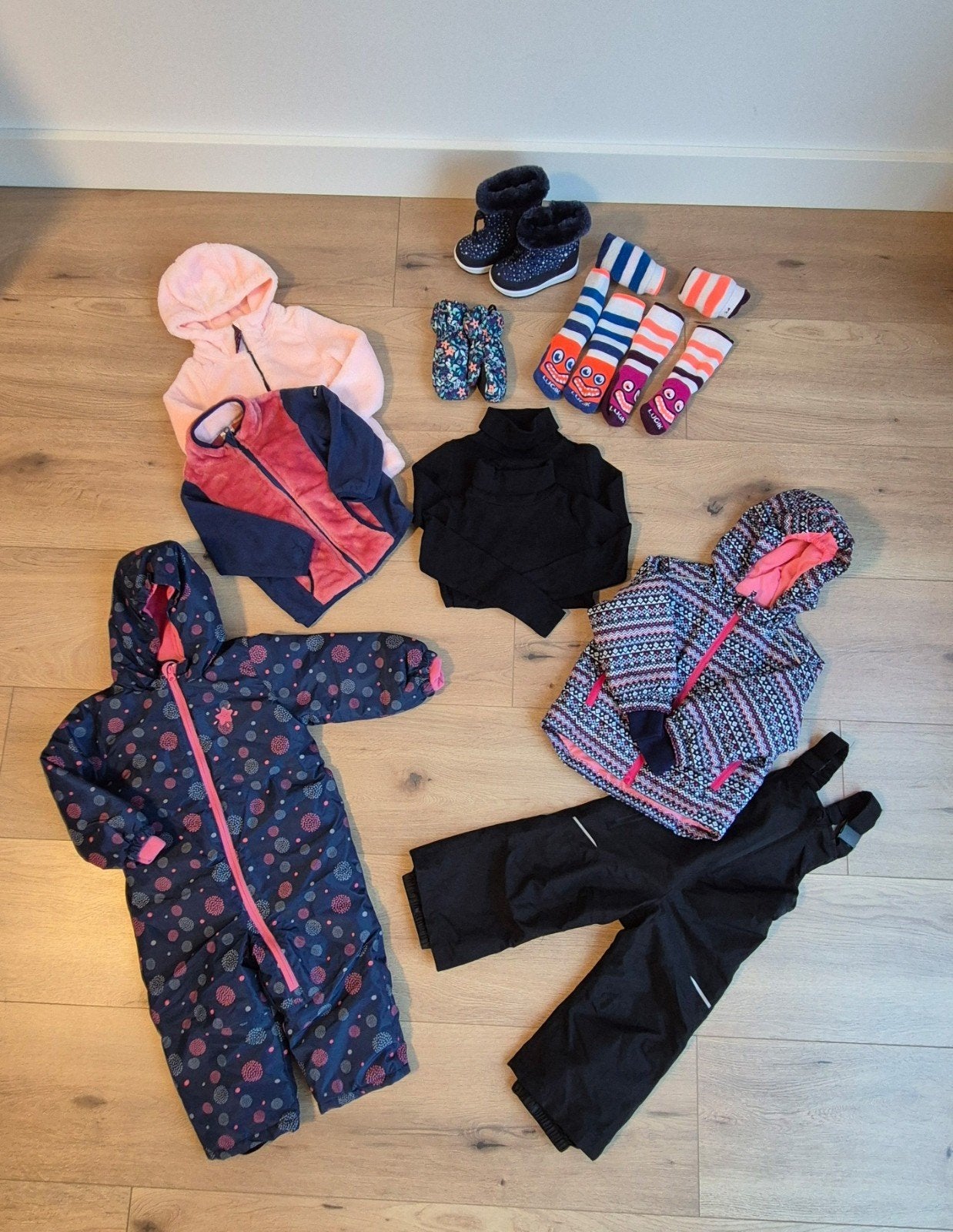 Pakket wintersportkleding, mt 86-92 (meisje 2jr) incl ski's!, Ophalen, Zo goed als nieuw, Maat 92