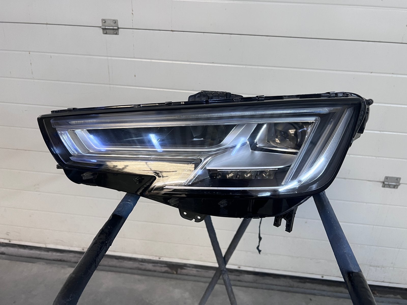 Audi A4 B9 LED Koplamp links 8W0941773, Ophalen of Verzenden, Gebruikt, Audi
