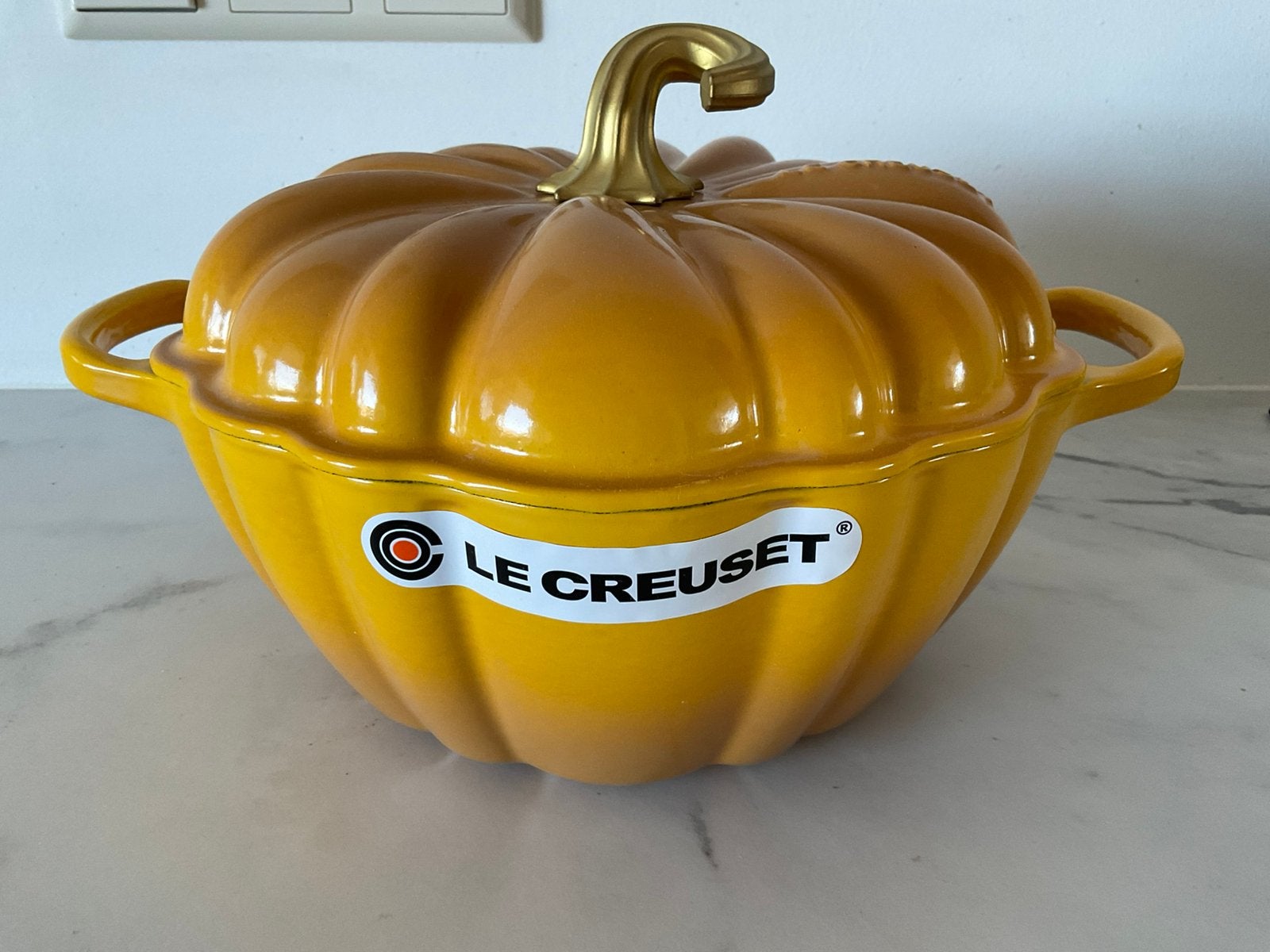 Le Creuset 24 cm pompoen, nectar geel, NOOIT GEBRUIKT!, Huis en Inrichting, Keuken | Potten en Pannen, Le Creuset, Ophalen of Verzenden