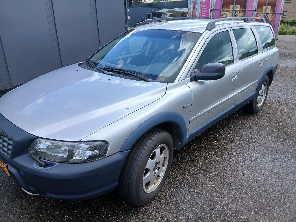 Volvo V70 2.4 T XC 4WD AUT 2001 Grijs, Automaat, 1800 kg, Zwart, 1657 kg