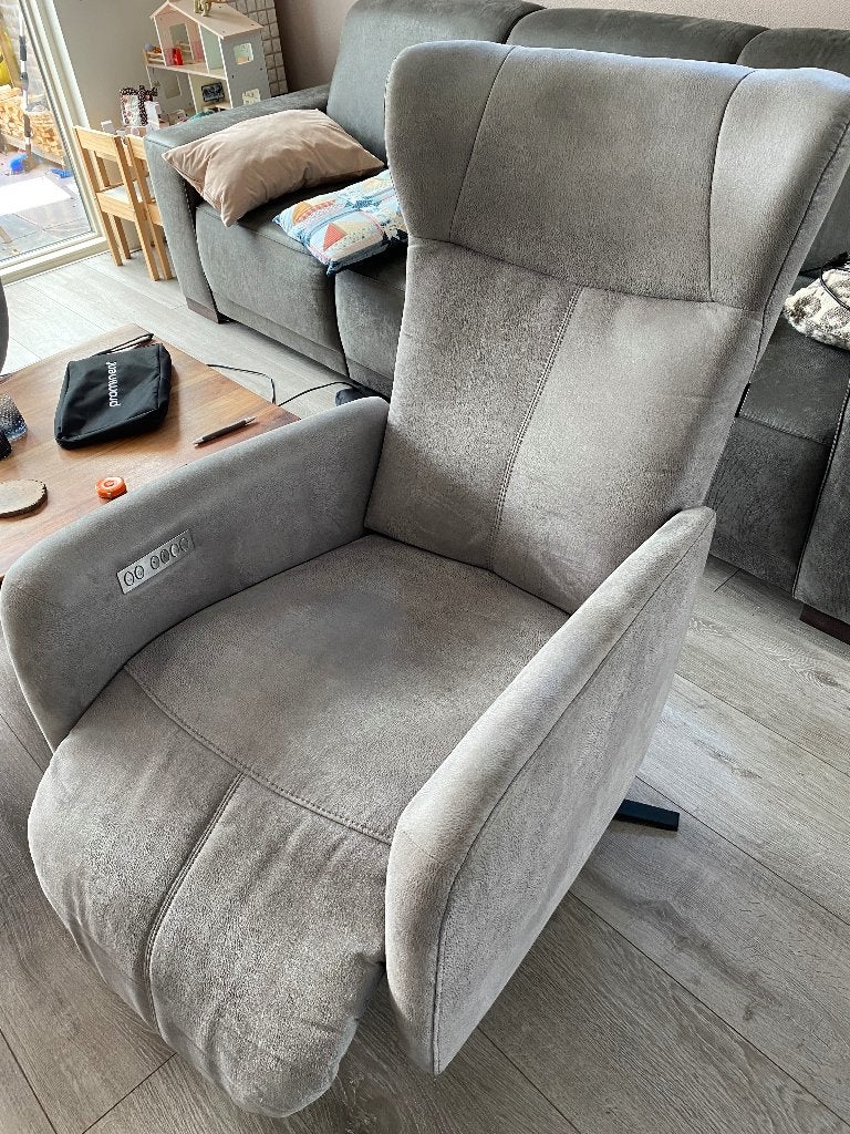 Prominent Relaxstoel - Lichtgrijs, Oplaadbaar, Sterpoot, Huis en Inrichting, Fauteuils, Ophalen, Leer, Modern, Comfort, 75 tot 100 cm
