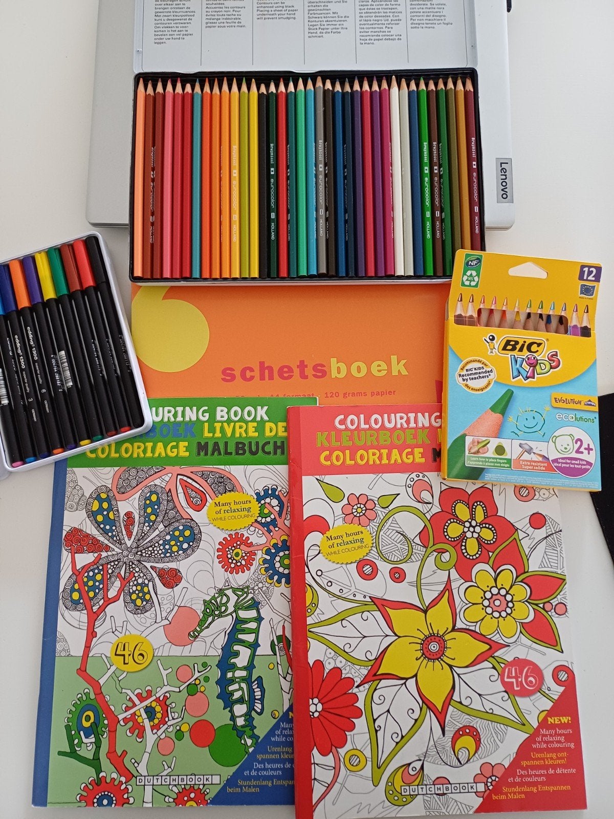Groot knutselpakket: Kleurboeken, potloden, stiften, schets, Hobby en Vrije tijd, Tekenen, Ophalen, Zo goed als nieuw, Boek of Gids
