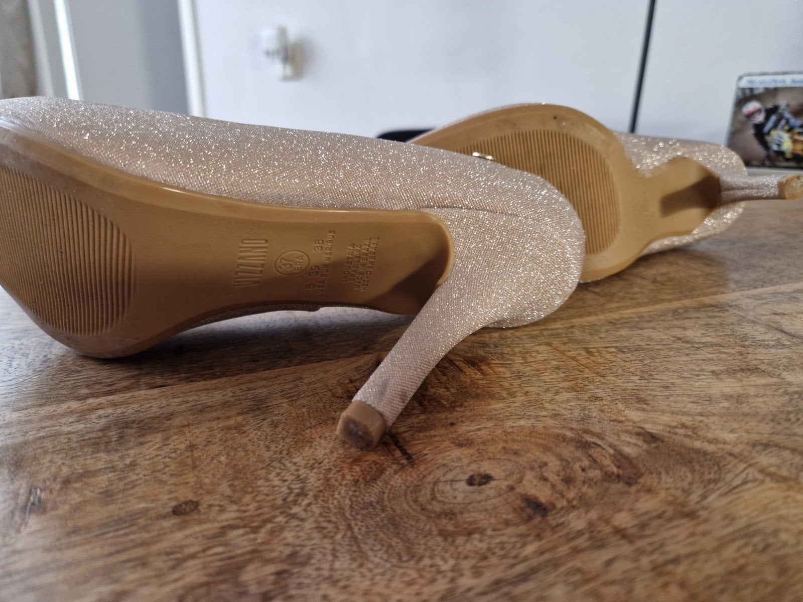 mooie gouden glitter pumps 1 keer gedragen met 38, Ophalen, Beige, Zo goed als nieuw, Vinzano