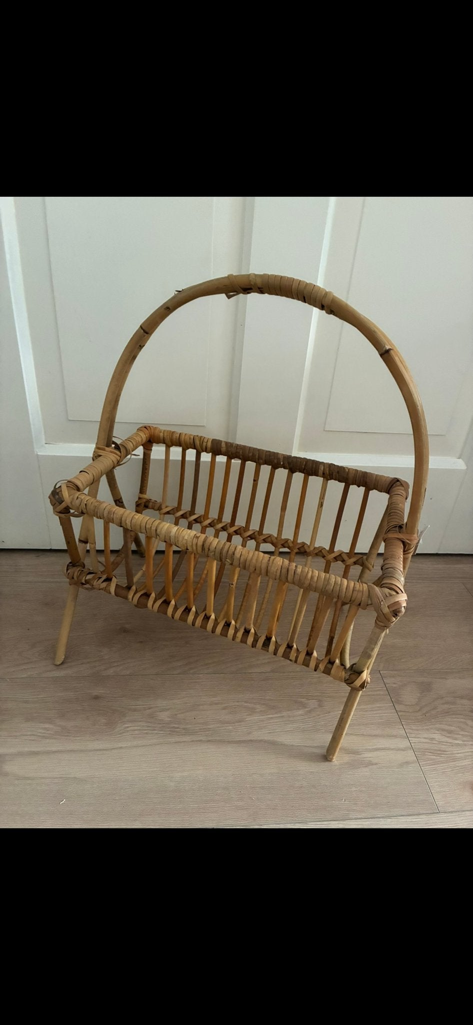 Vintage rotan lectuurbak met handvat, Huis en Inrichting, Ophalen, Met handvat, Gebruikt, Natuurlijk materiaal