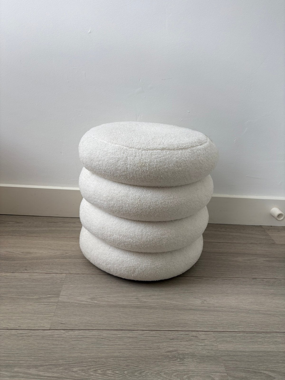 Witte poef, Ophalen, Zo goed als nieuw, Rond, Minder dan 50 cm