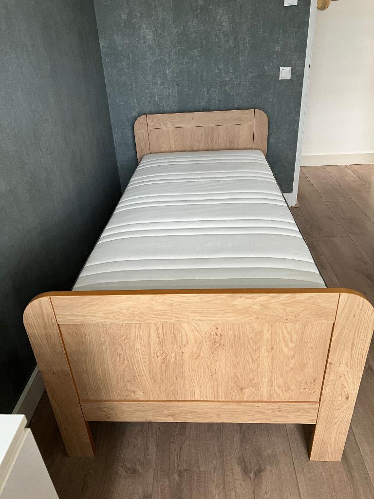 Verstelbare senioren bed 205x98cm nagenoeg ongebruikt, izgst, Ophalen, Verstelbaar, 90 cm, Eenpersoons