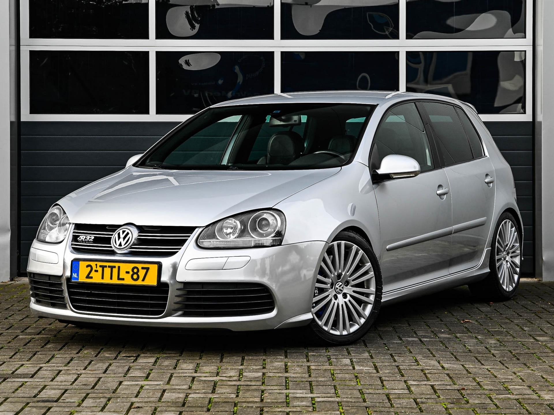 Volkswagen Golf 3.2 R32 DSG | Leder | Xenon | Navi | Climate, Auto's, Automaat, Gebruikt, Zwart, 3189 cc