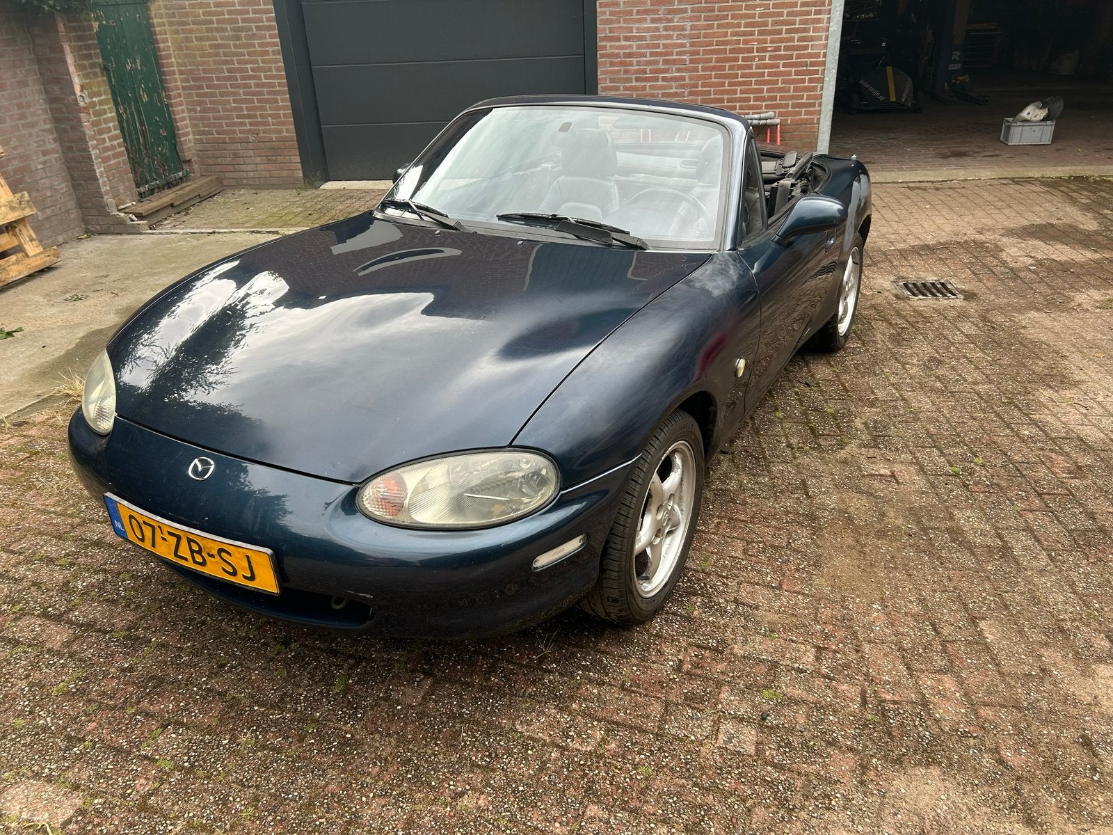 Mazda MX-5 1.6 I 2000 Blauw, Auto's, Mazda, Achterwielaandrijving, 40 €/maand, 4 cilinders, Cabriolet