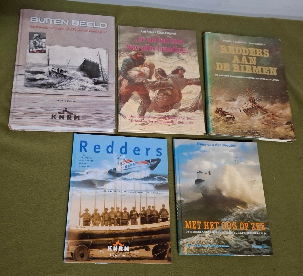 5 boeken over reddingsschepen / K.N.R.M., Ophalen of Verzenden, Gelezen, Boot