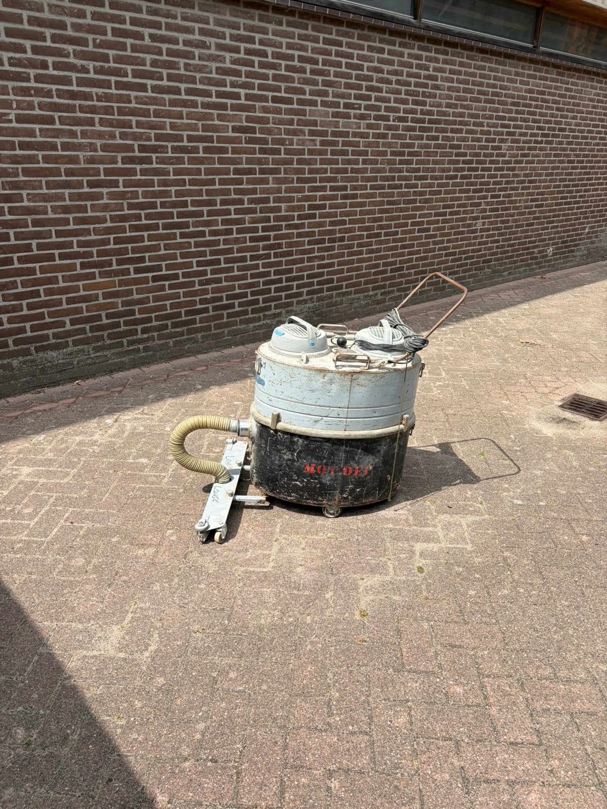 Nilfisk industrie stofzuiger, Doe-het-zelf en Verbouw, Ophalen of Verzenden