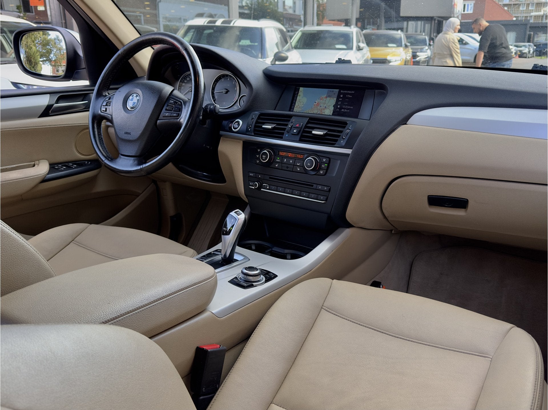 BMW X3 XDRIVE 20i AUT8 UPGRADE EDITION 150D.KM! LEDER NAVI A, Auto's, Gebruikt, Beige, 4 cilinders, 2000 kg