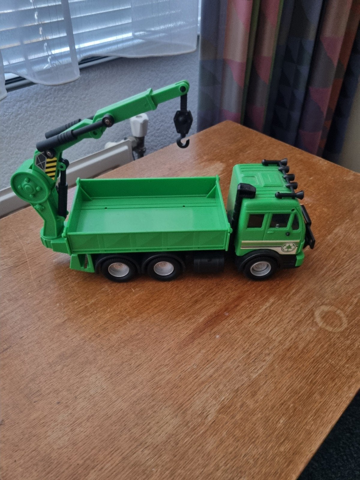 Groene speelgoed vrachtwagen met kraan, Ophalen of Verzenden, Gebruikt