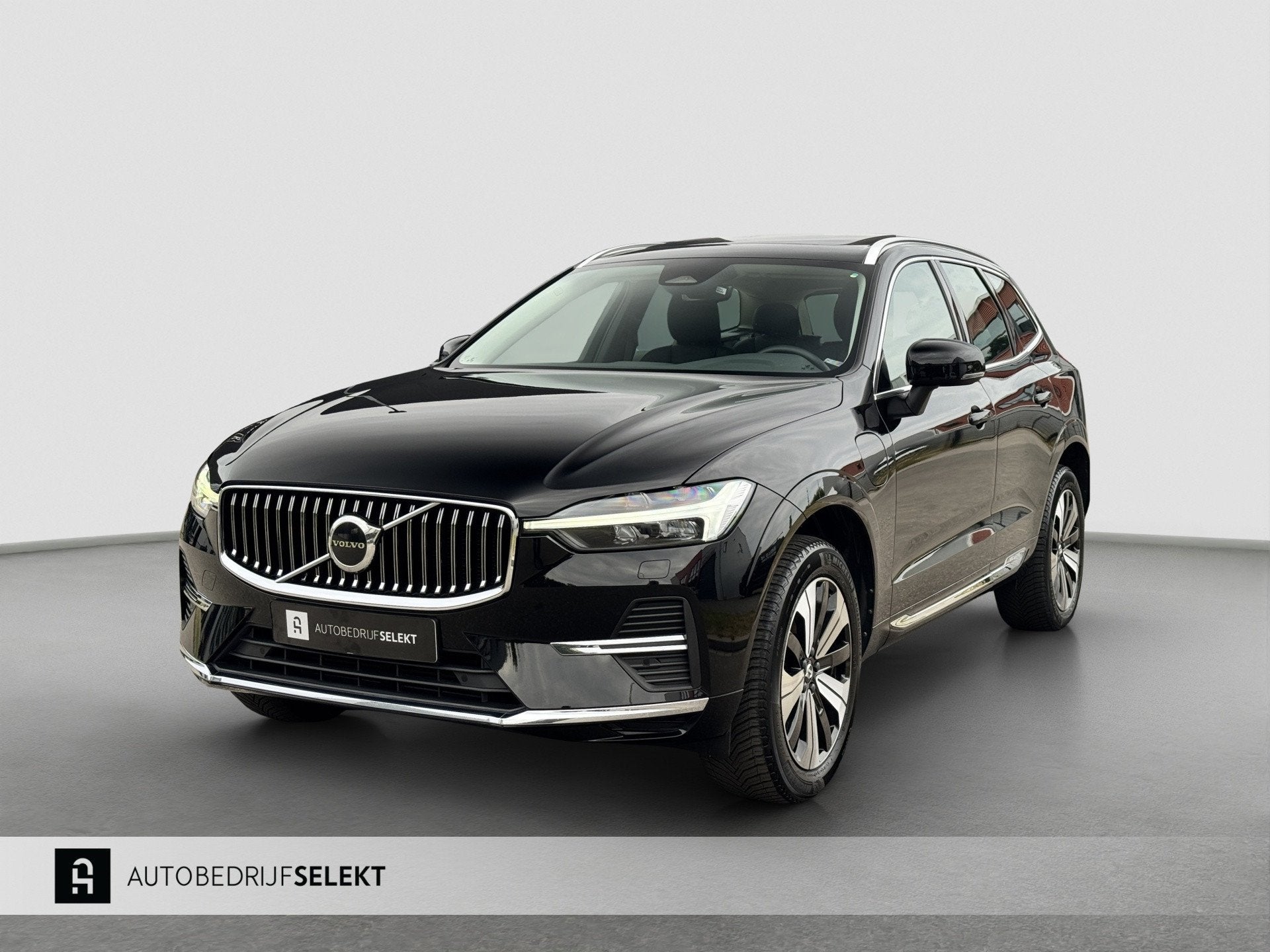 Volvo XC60 2.0 T8 Pano | Trekhaak | Pilot Assist | Carplay |, Auto's, Volvo, Automaat, Gebruikt, 4 cilinders, Zwart