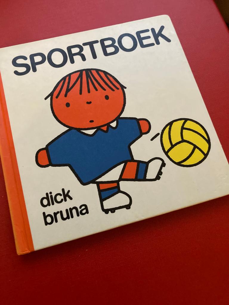 Sportboek Dick Bruna, Ophalen of Verzenden, Gelezen