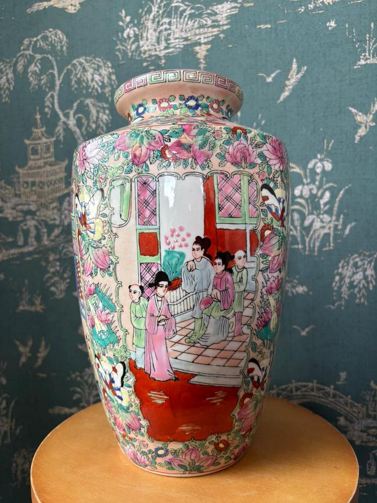 Grote Chinese famille rose porseleinen vaas handbeschilderd, Antiek en Kunst, Antiek | Vazen, Ophalen of Verzenden