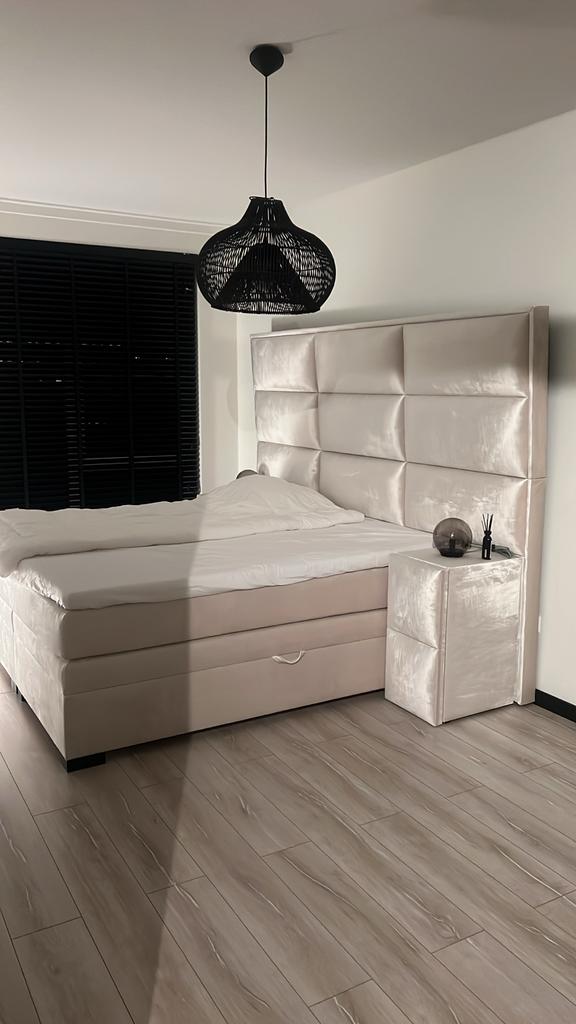 Luxe tweepersoonsbed met nachtkastjes / eric kuster stijl, Huis en Inrichting, Slaapkamer | Bedden, Beige, Tweepersoons, Ophalen of Verzenden