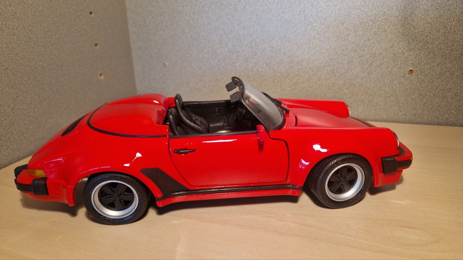 Maisto Porsche 911 Speedster (1989) Schaal 1/18 Rood, Hobby en Vrije tijd, Modelauto's | 1:18, Ophalen of Verzenden