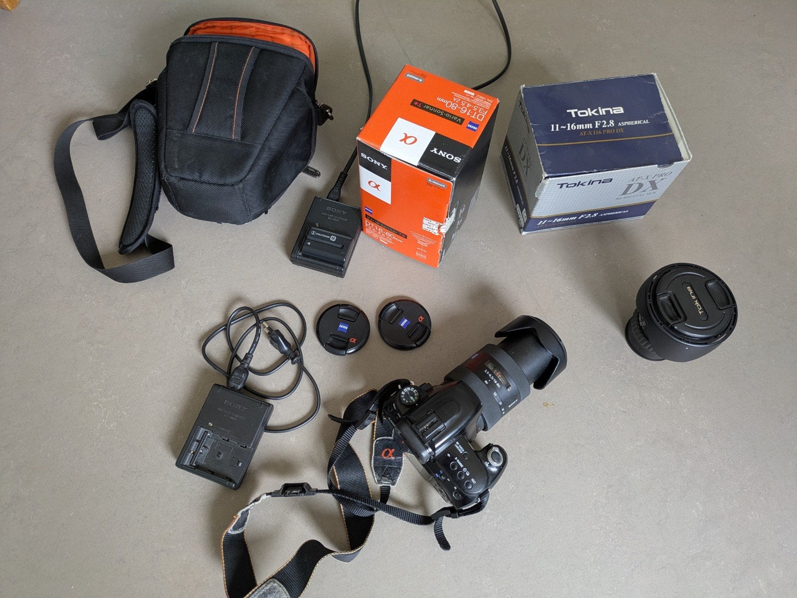 Sony a450 + Zeiss 16-80mm + Tokina 11-16mm f/2.8 groothoek, Audio, Tv en Foto, Fotocamera's Digitaal, Beeldstabilisatie, Gebruikt
