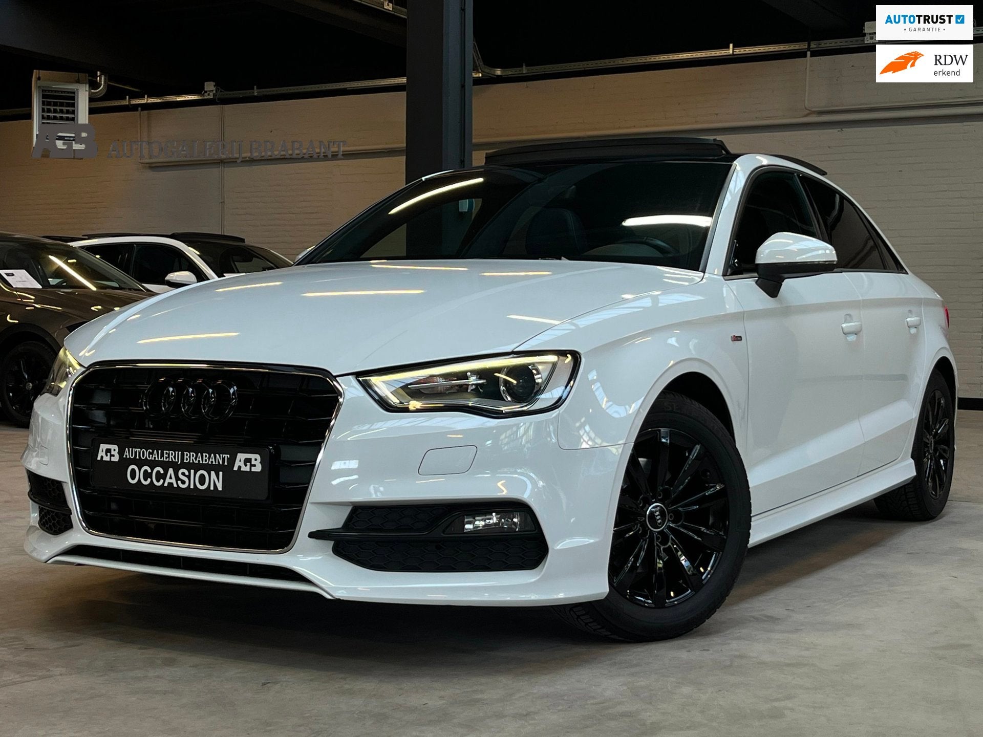 Audi A3 Limousine 1.4 TFSI CoD Ambition Sport Edition Pano/X, Auto's, Voorwielaandrijving, Gebruikt, 4 cilinders, 150 pk